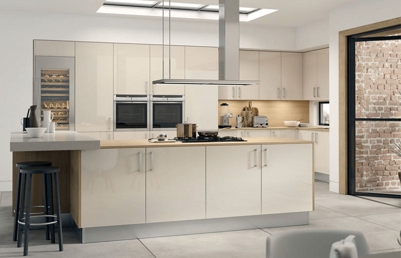 Không gian bếp đầy hiện đại nhờ cách bày trí khéo léo các thiết bị, phụ kiện thông minh