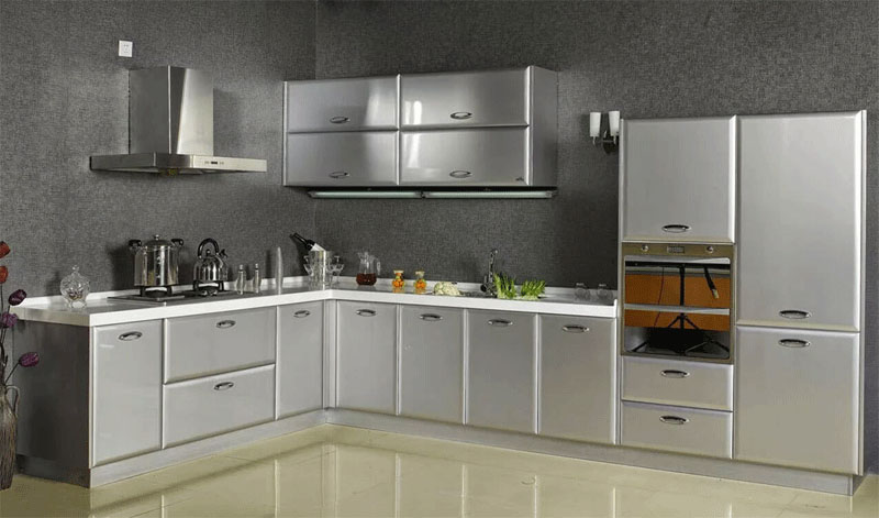 Tủ bếp lắp ghép bằng inox có bề mặt trơn nhẵn giúp dễ vệ sinh, lau chùi